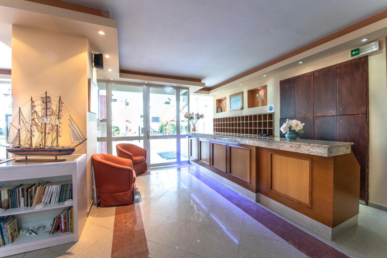 Avra Hotel Метана Экстерьер фото